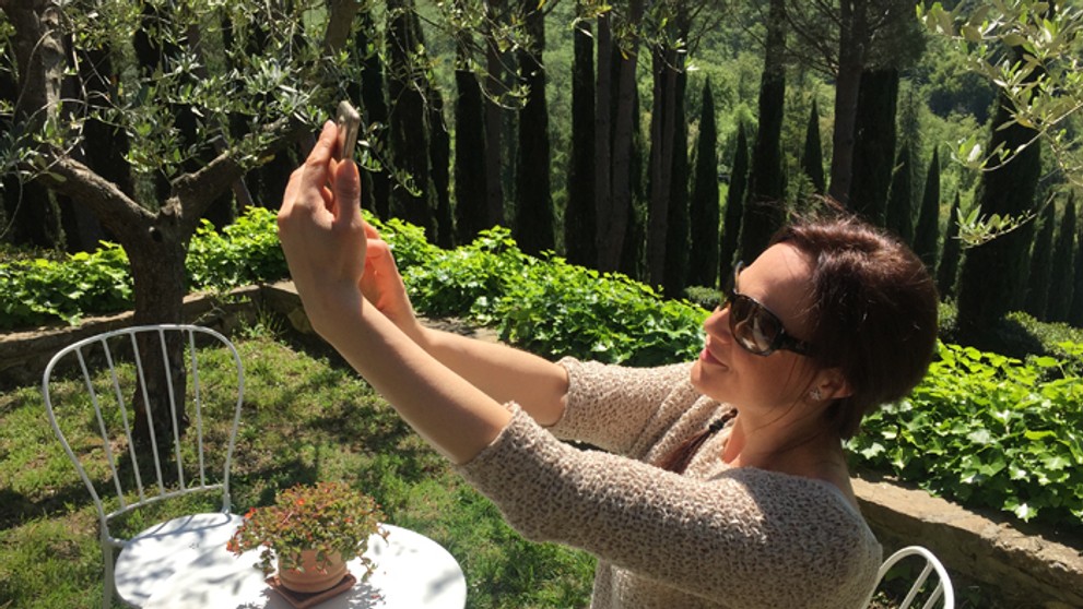 Adriana Poláková robí selfie.