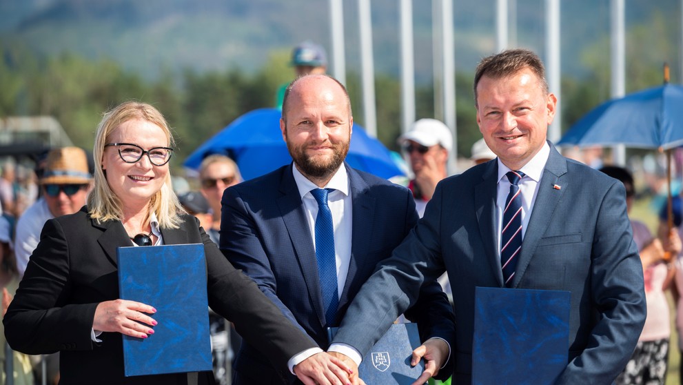 Zľava ministerka obrany Českej republiky Jana Černochová, minister obrany SR Jaroslav Naď a minister národnej obrany Poľskej republiky Mariusz Blaszczak.