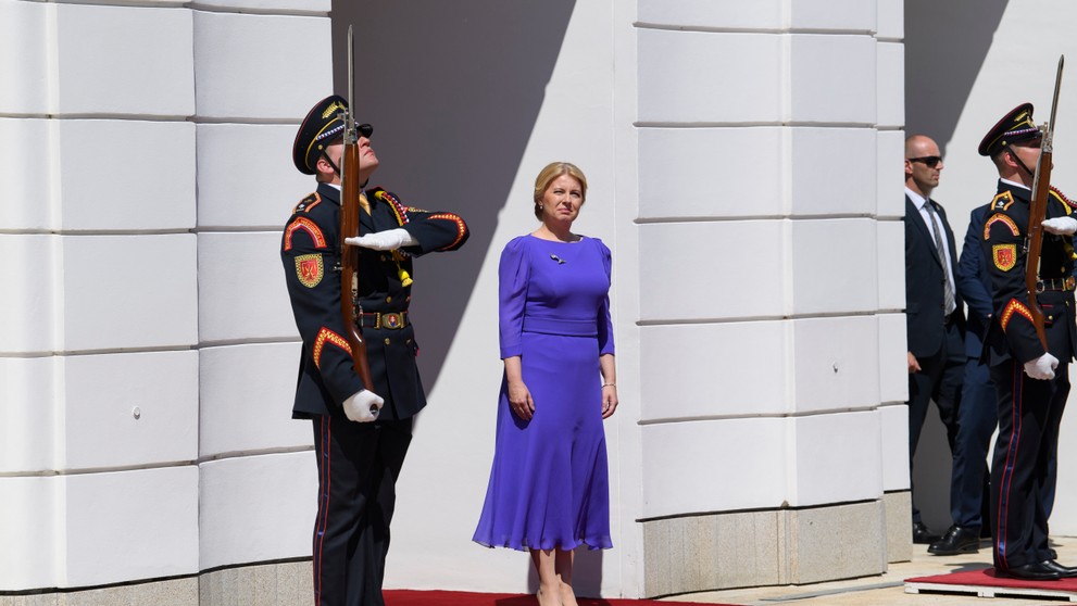 Slávnostné odovzdanie paláca a prehliadka stráže.