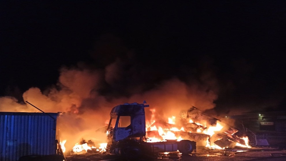 Požiar skladovej haly v Nových Zámkoch