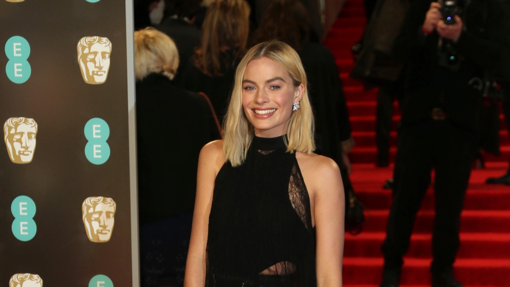 Ryan Donato (USA) oslavuje so spoluhráčmi gól do siete Slovenska.