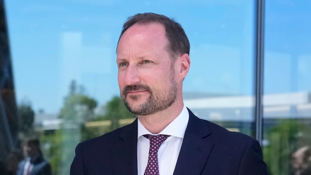 Nórsky korunný princ Haakon bol odfotografovaný pred kanceláriou spoločnosti NVIDIA v Santa Clara.