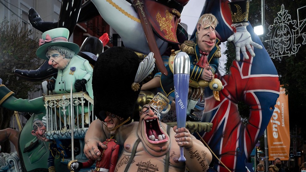 Snímka zachytávajúce skulptúry vyrobené pri príležitosti festivalu Fallas v španielskej Valencii.