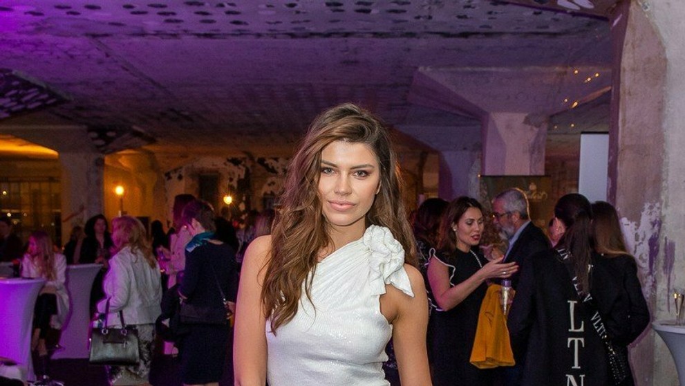 Santi Cazorla z Villarrealu reaguje v prvom štvrťfinále EL proti Valencii.