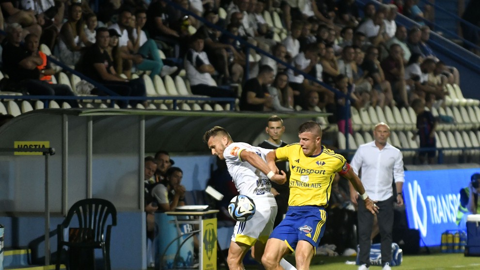 Na snímke zľava Ján Mizerák (Košice) a  Matúš Marcin (Michalovce).