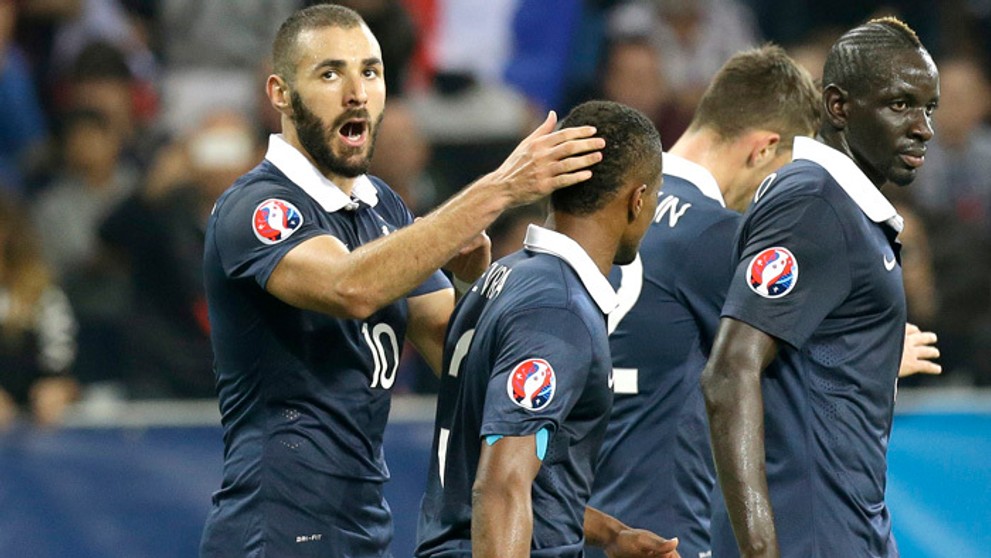 Radosť Karima Benzemu po strelení gólu proti Arménsku v príprave na EURO 2016.