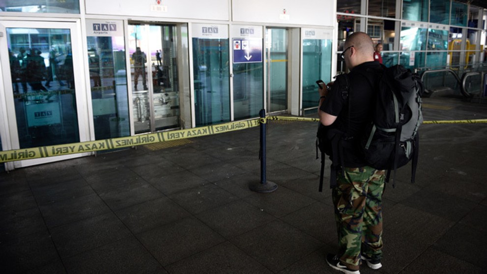 Budova Atatürkovho letiska v Istanbule po teroristických útokoch. 