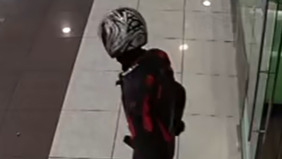 Zamaskovaný muž vošiel do banky v sobotu