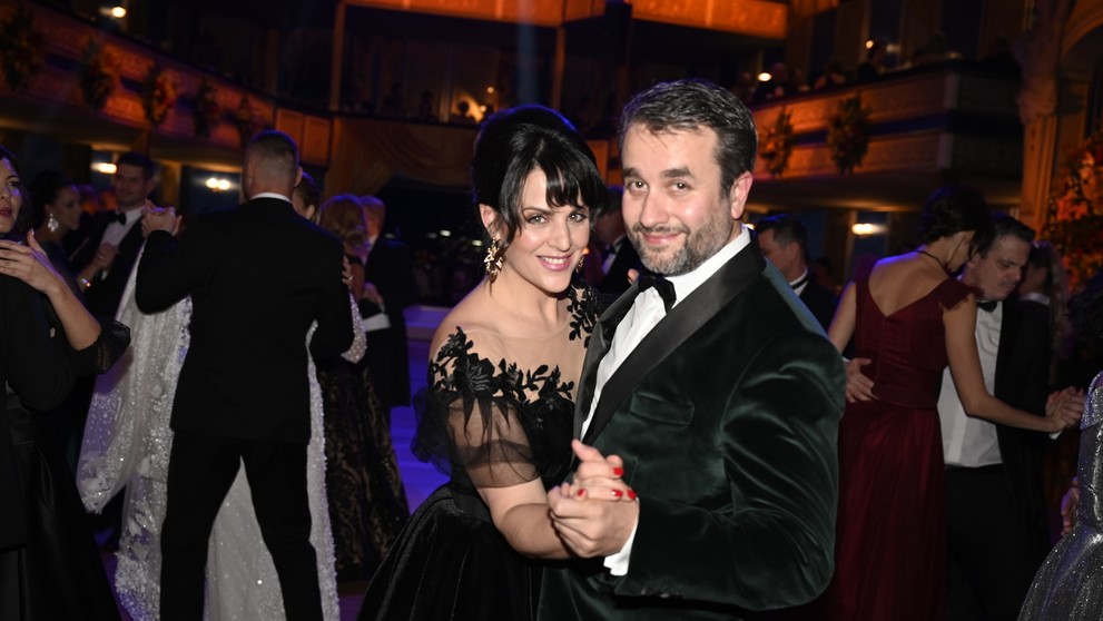 Andrea Cocherová, riaditeľka dobročinného Plesu v opere s manželom Ivanom Golianom.