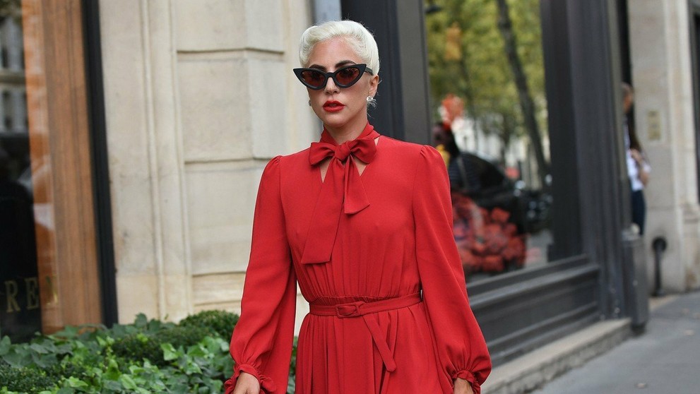 Lady Gaga a jej vykúkajúce bradavky