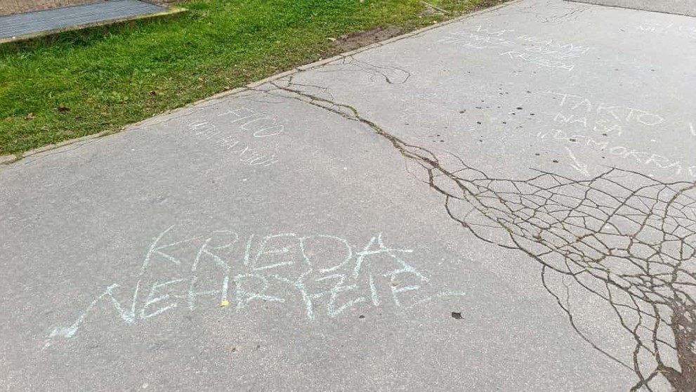 Študenti v Košiciach vyzdobili chodníky