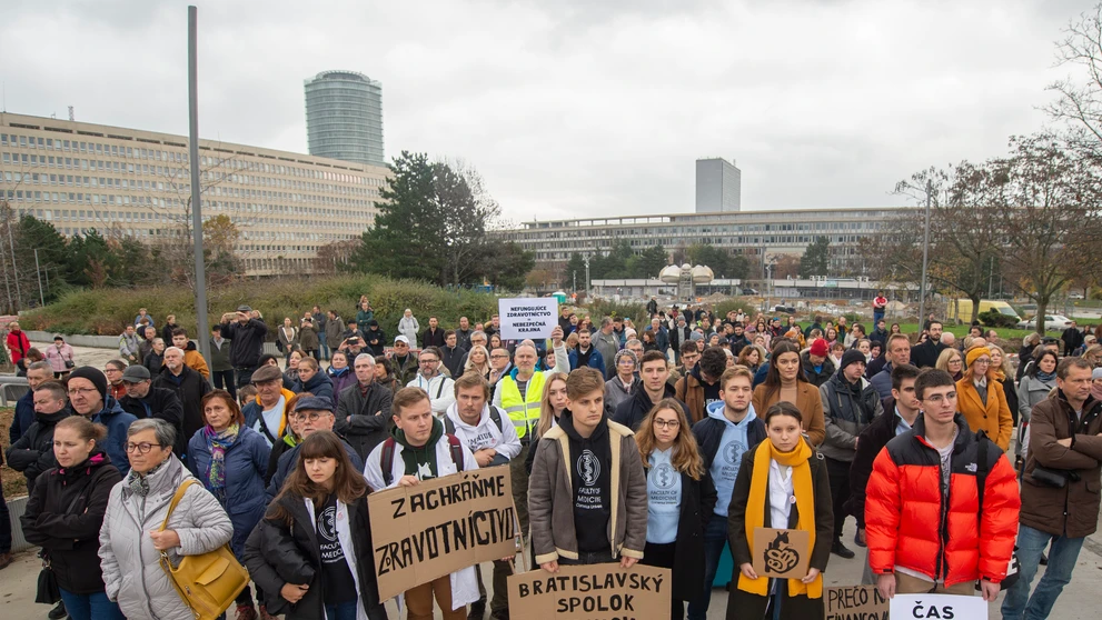Protest Lekárskeho odborového združenia - Zachráňme zdravotníctvo