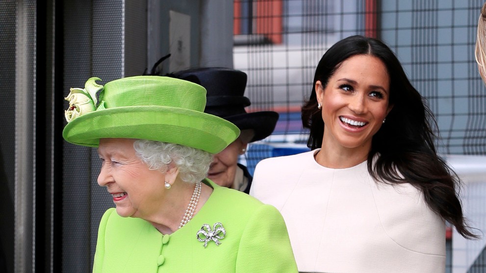 Meghan Markle robila spoločnosť kráľovnej Alžbete II. na oficiálnom otvorení nového mostu.