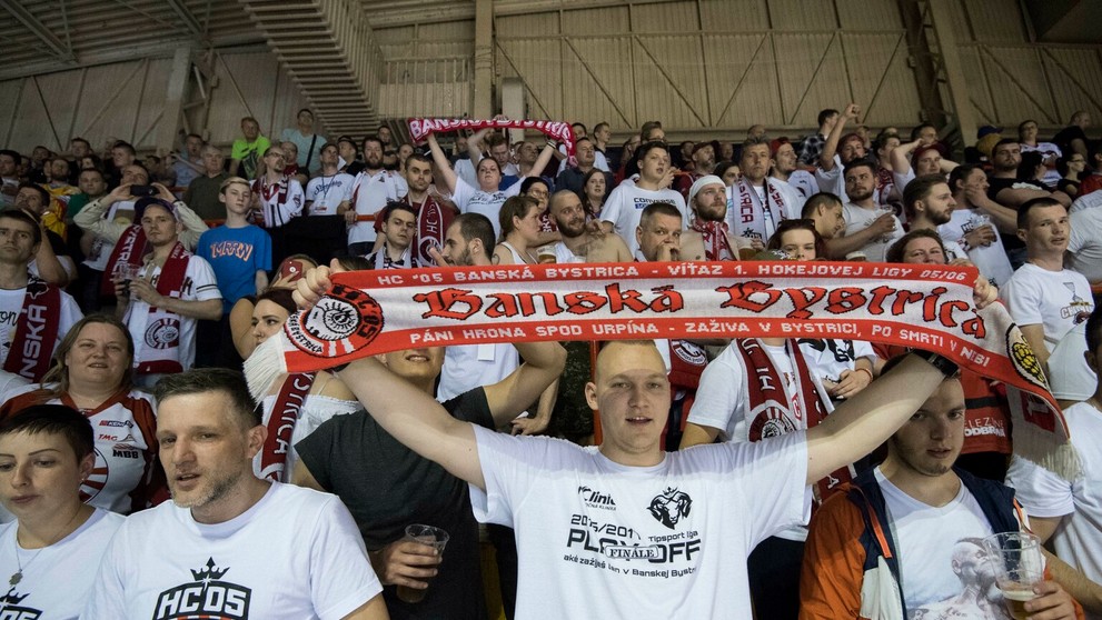 Na snímke fanúšikovia Banskej Bystrice počas finále proti Trenčínu.