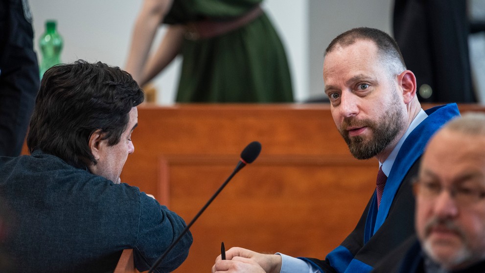 Obžalovaný Marian K. a jeho obhajca Marek Para počas rozsudku v kauze Kuciak.