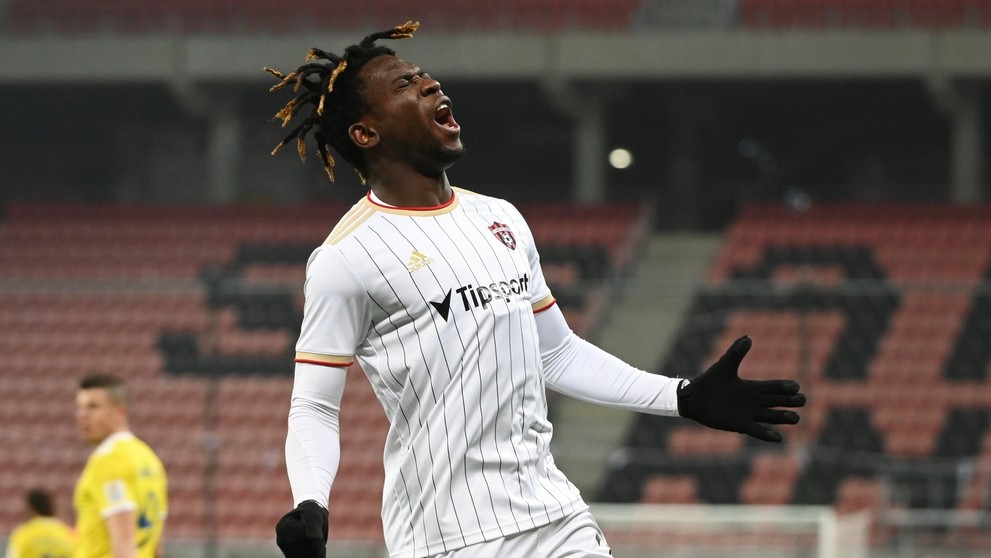 Bamidele Yusuf z Trnavy oslavuje gól proti Michalovciam.