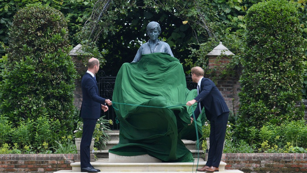 Odhalenie sochy princeznej Diany