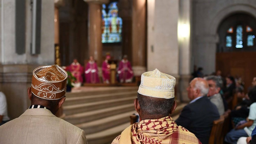 Zapojili sa do modlitieb.