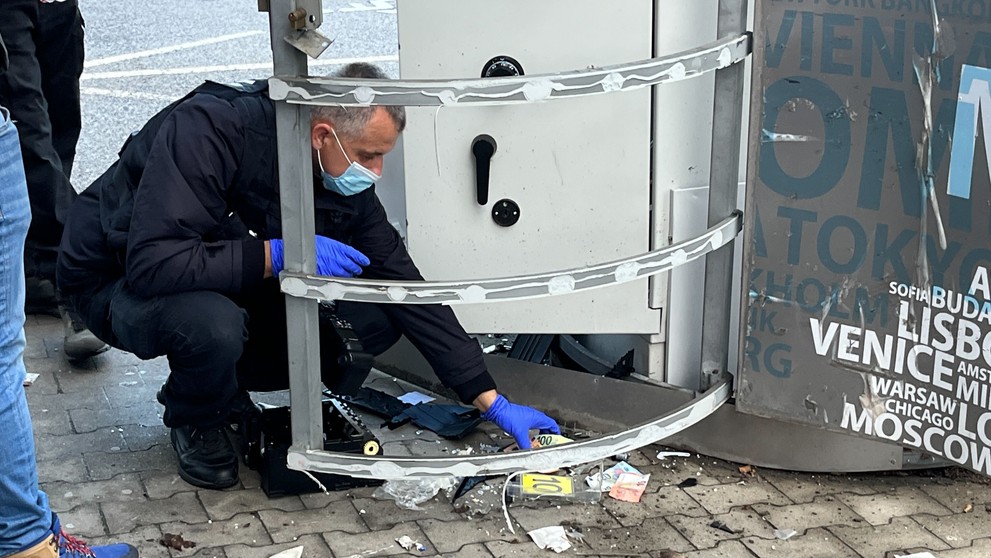 Zničený bankomat v Ivanke pri Dunaji.