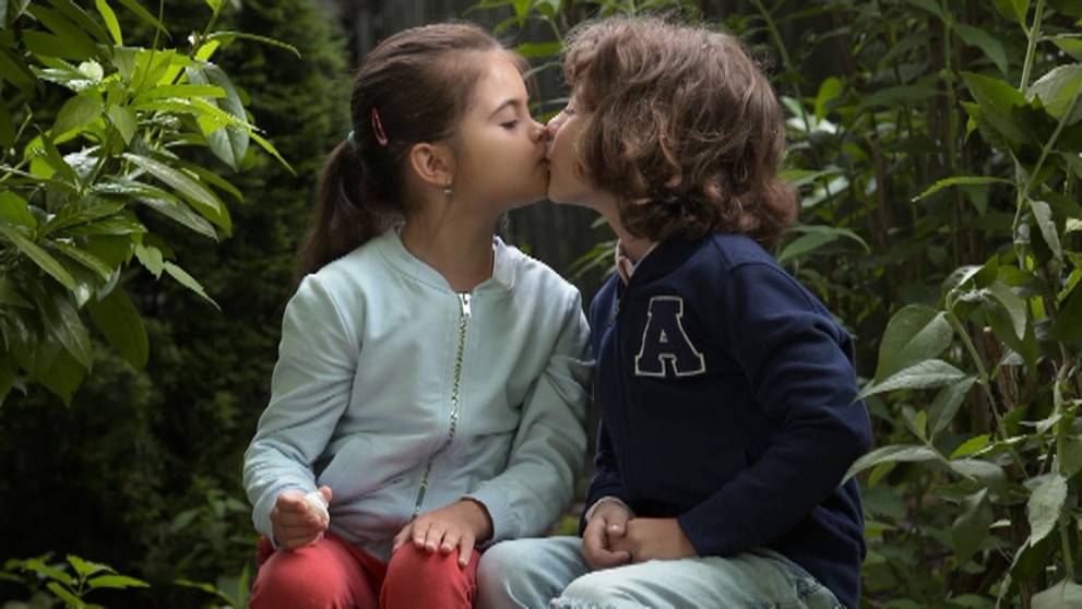 Julka (Laura Gavaldová) a Max (Tobias Král)