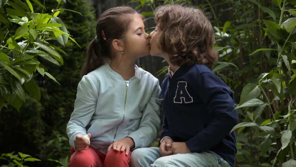 Julka (Laura Gavaldová) a Max (Tobias Král)