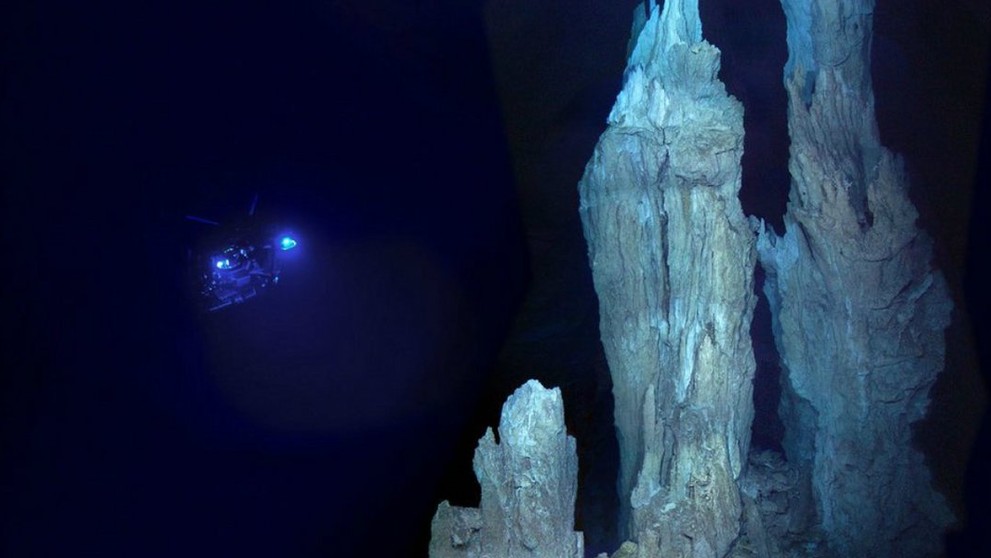 Pole geotermálnych prieduchov v Atlantickom oceáne.