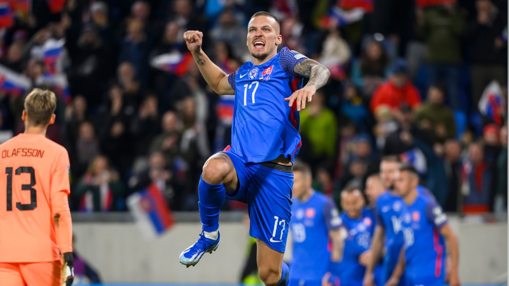 Lukáš Haraslín (Slovensko) oslavuje gól v zápase kvalifikácie ME 2024 proti Islandu.