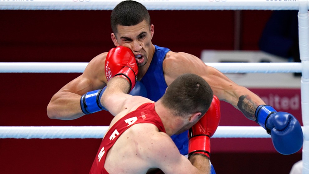 Andrej Csemez vs. Arman Darčiňan v osemfinále OH v Tokiu.