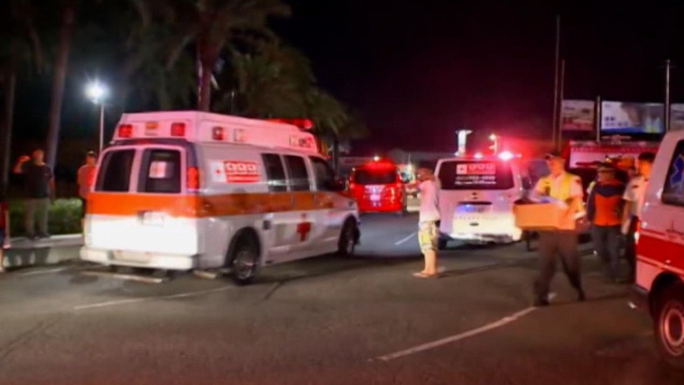 Odvážajú popálených ľudí