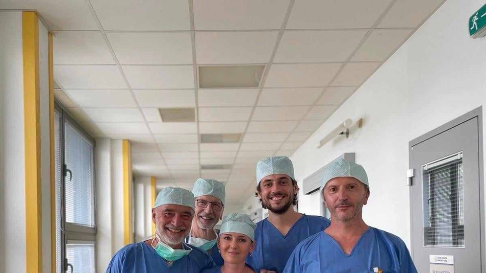 Lekári z Detskej fakultnej nemocnice Košice prvýkrát zaviedli unikátny sluchový implantát 