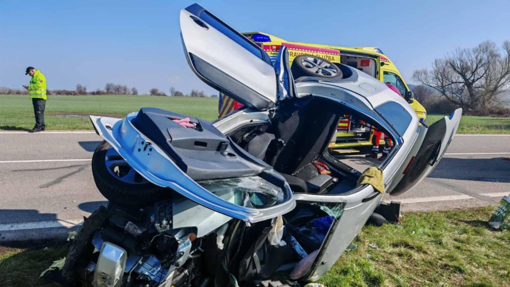 Tragická čelná zrážka pri obci Novosad.