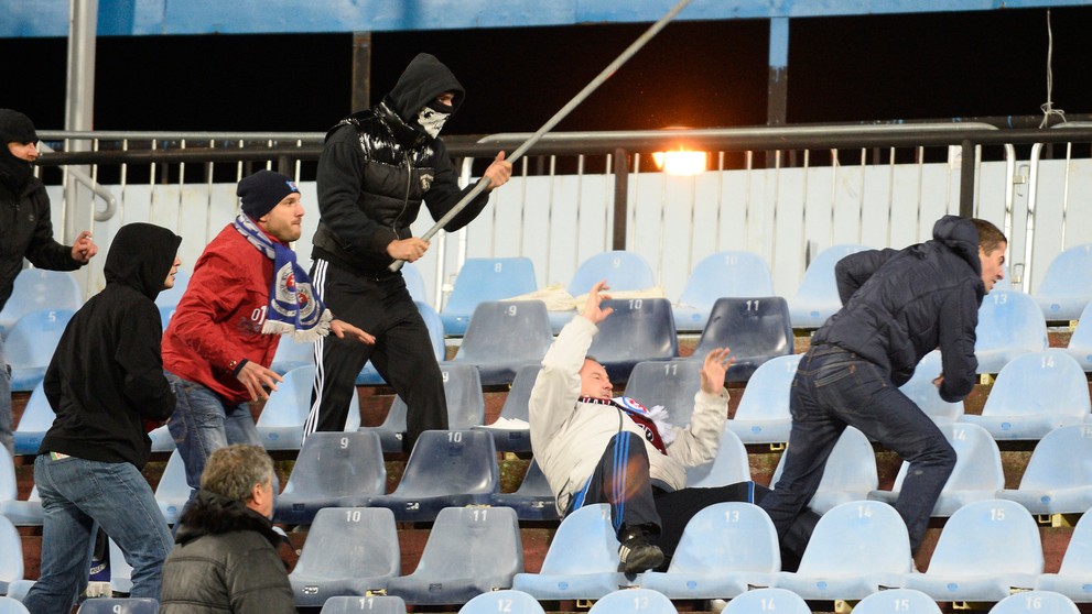 Výtržnosti na zápase Slovan - Sparta.