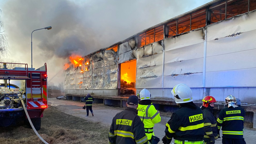 Triedenie sutín po demolácii prešovskej bytovky.