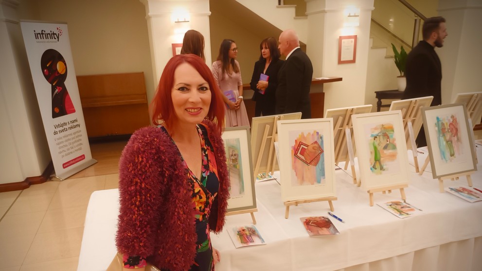 Knihu Darovaný život ilustrovala Zuzana Ferenčáková.