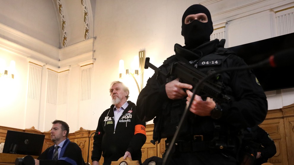 Juraj Cintula v súdnej miestnosti