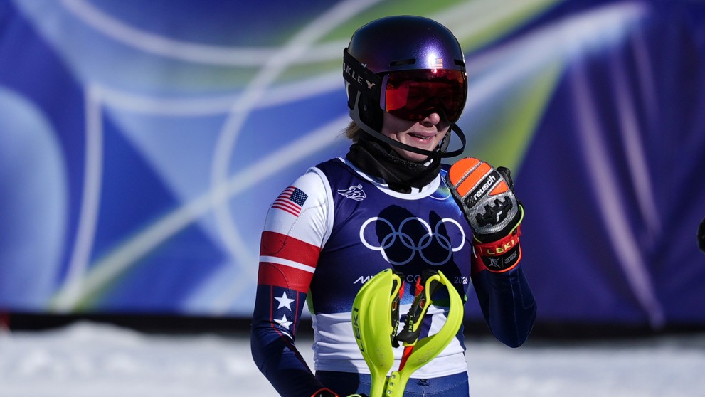 Americká lyžiarka Mikaela Shiffrinová sa raduje zo zisku zlata v slalome.