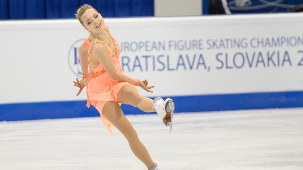  Ruska Jelena Radionovová počas krátkeho programu žien na ME v krasokorčuľovaní.