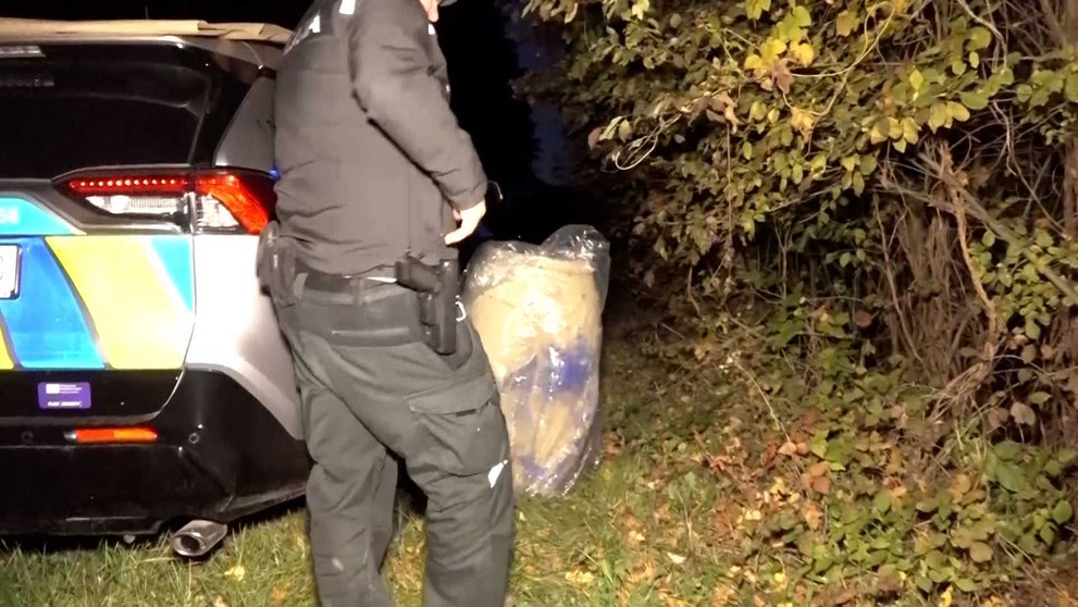 Z Domaše vylovili sud so záhadným obsahom