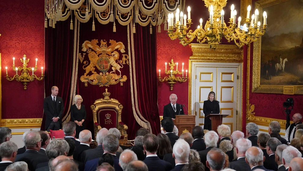 Británia: Karol III. sa oficiálne stal kráľom