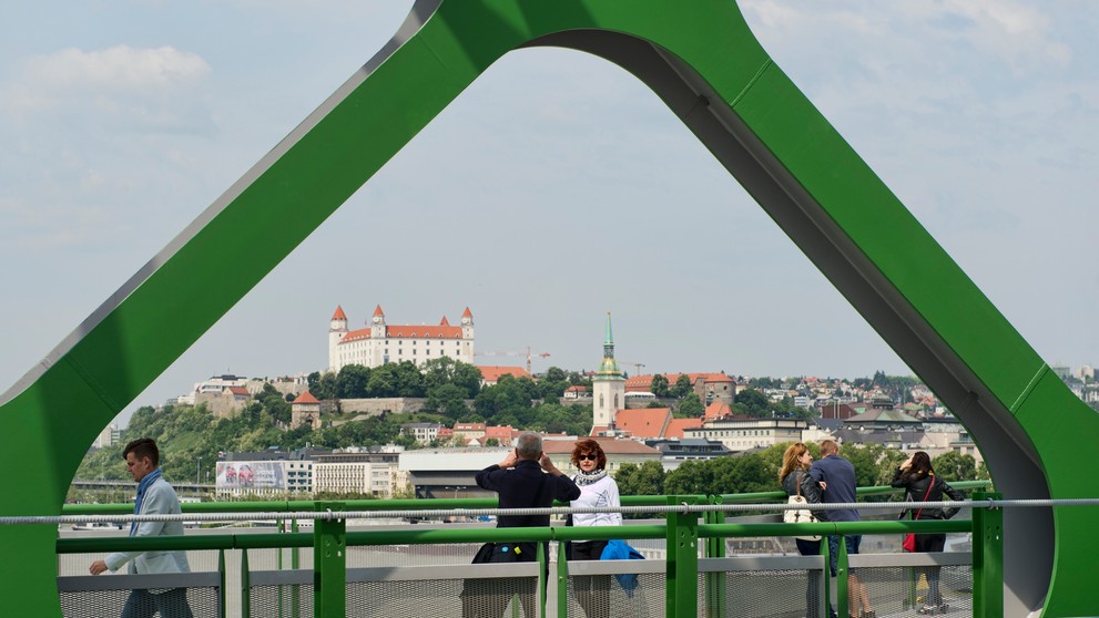 Z otvorenia Starého mosta pre chodcov a cyklistov v Bratislave.