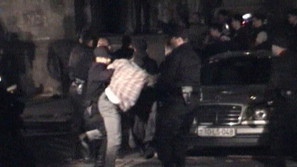 Azerbajdžanský vojak v ulici Baku počas prezidentských volieb.