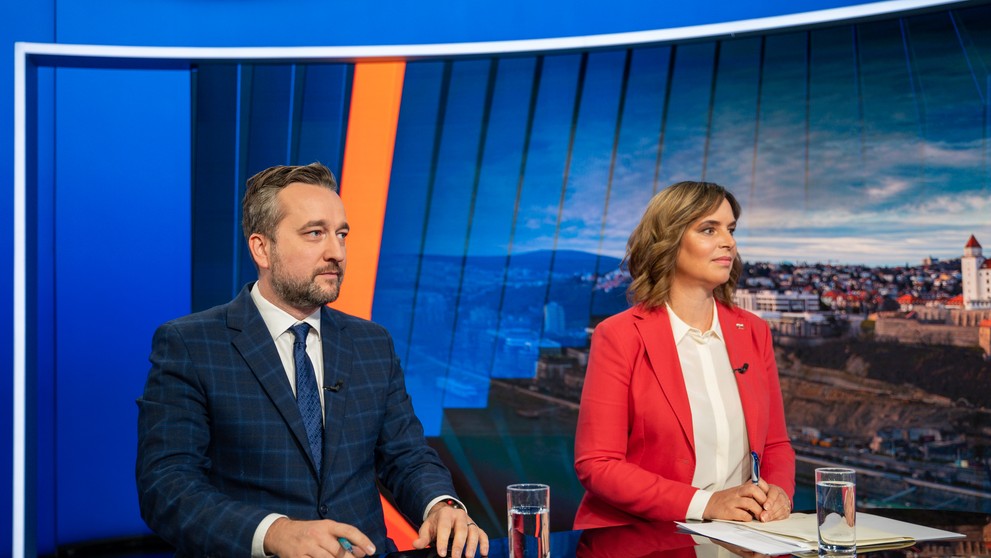 Veronika Remišová (Za ľudí) a Ľuboš Blaha (Smer-SD) v relácii Na telo.