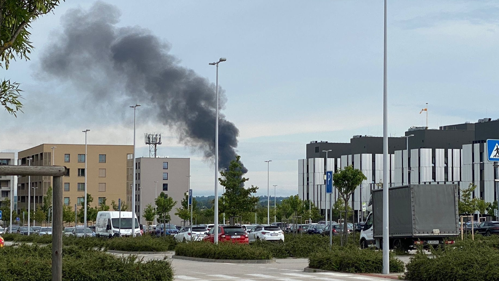 Na D2 za Stupavou horí kamión.