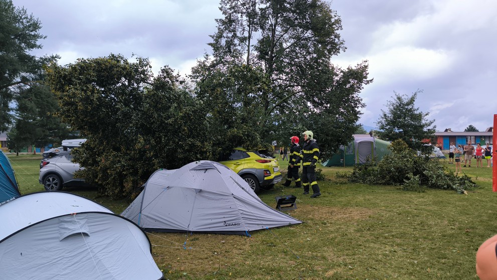 Búrka narobila škody v campingu pri Liptovskej Mare