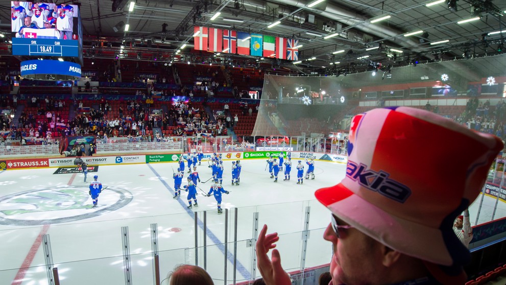 Fanúšikovia vyprevádzali z ľadu slovenských hokejistov potleskom aj po prehre 1:5 s Kanadou na MS 2022.
