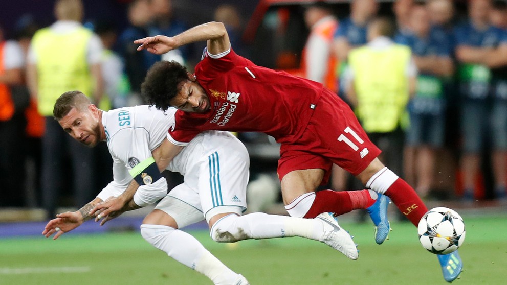 Incident, pri ktorom sa zranil Mohamed Salah.