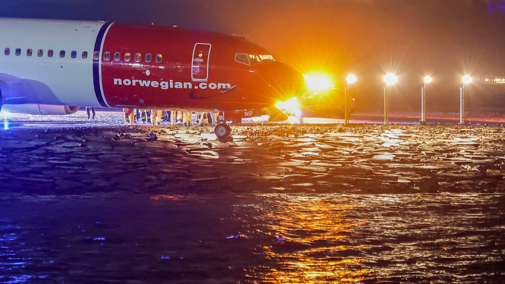Lietadlo v Nórsku zišlo z pristávacej dráhy
