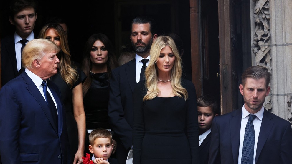 Donald Trump s rodinou počas pohrebu bývalej manželky Ivany.