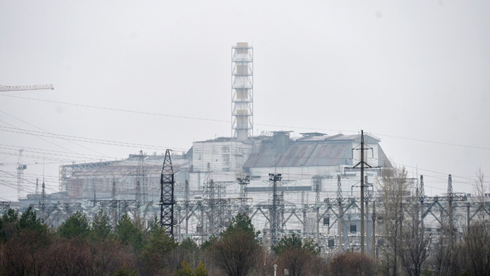 Výbuchom poškodený 4. blok atómovej elektrárne v Černobyle, ktorý otriasol Ukrajinou 26. apríla 1986.