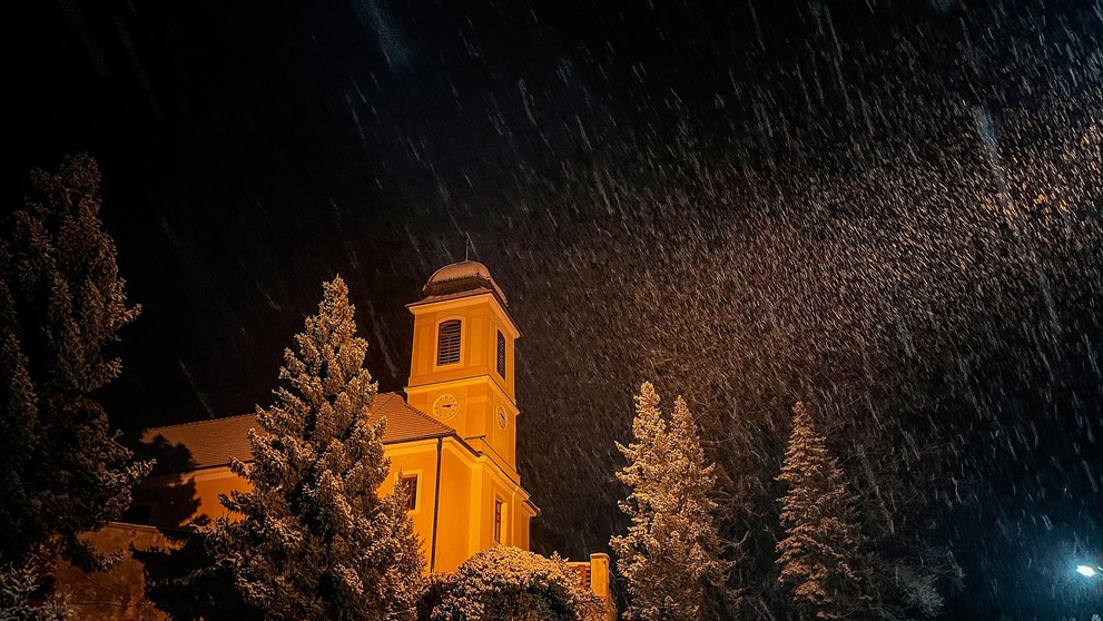 Krásny záber na sneženie z Veľkého Klíža, okr. Partizánske.